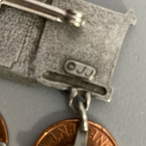 US Bank With Real Pennies Brooch Signed JJ - Picture 6 of 6